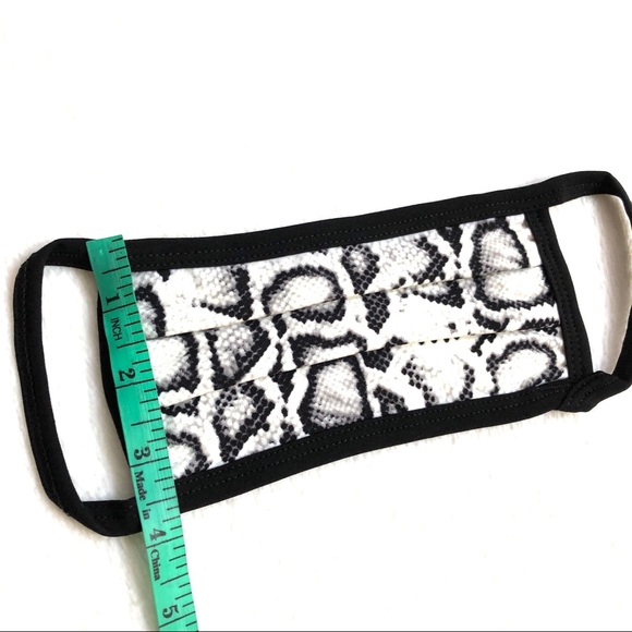 ❤️ 5 for $15 Zenana Snakeskin Print Cotton Face Mask - Picture 7 of 8